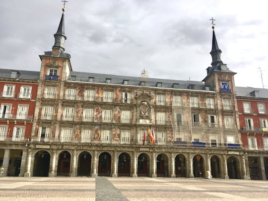 Verborgen en historische juweeltjes van verkenningsspel en rondleiding door Madrid