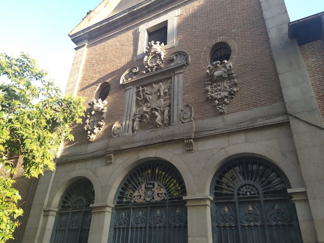 Hidden and historical gems of Madrid exploration game and tour