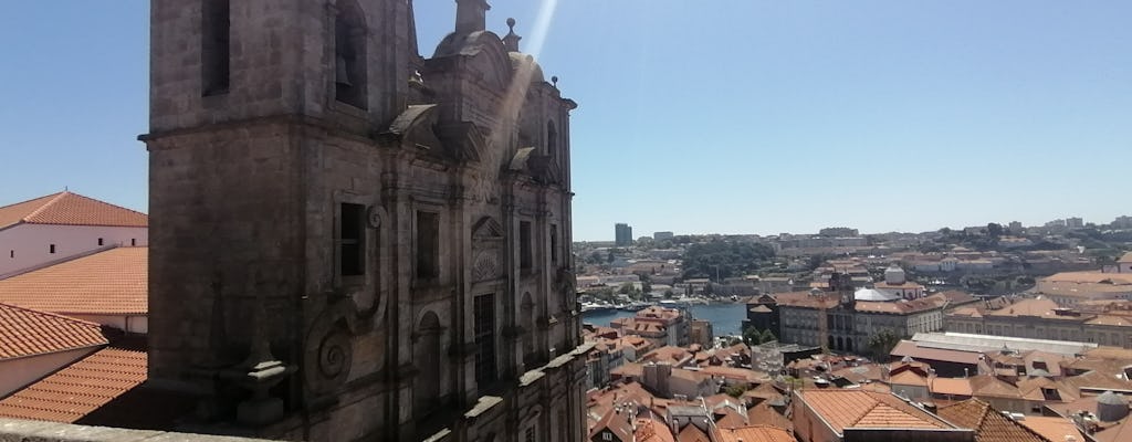 Jogo de exploração e passeio pela cidade velha do Porto