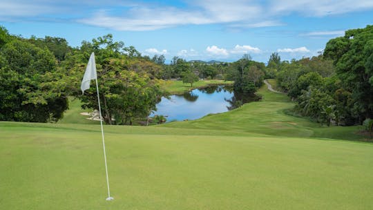 Excursion en hélicoptère d'une journée au golf de la Lémurie au départ de Mahé