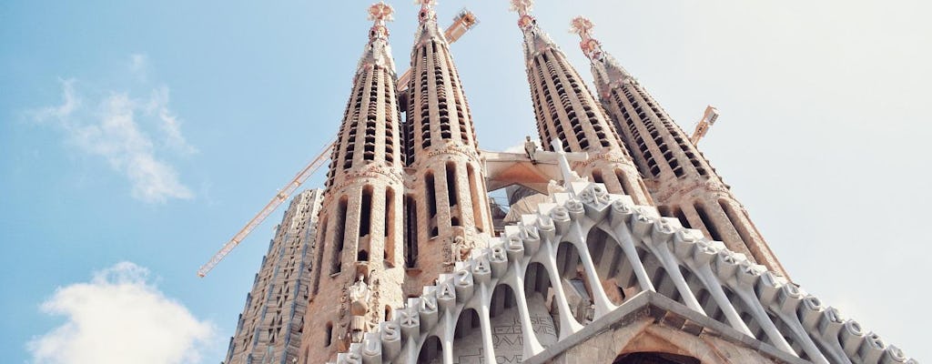 Recorrido combinado por lo mejor de Barcelona con Sagrada Familia