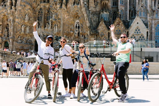 Gaudí-fietstocht met skip-the-line tickets voor de Sagrada Familia
