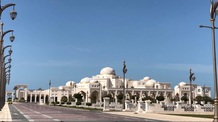 Tour privado em Abu Dhabi com visita a Qasr Al Watan