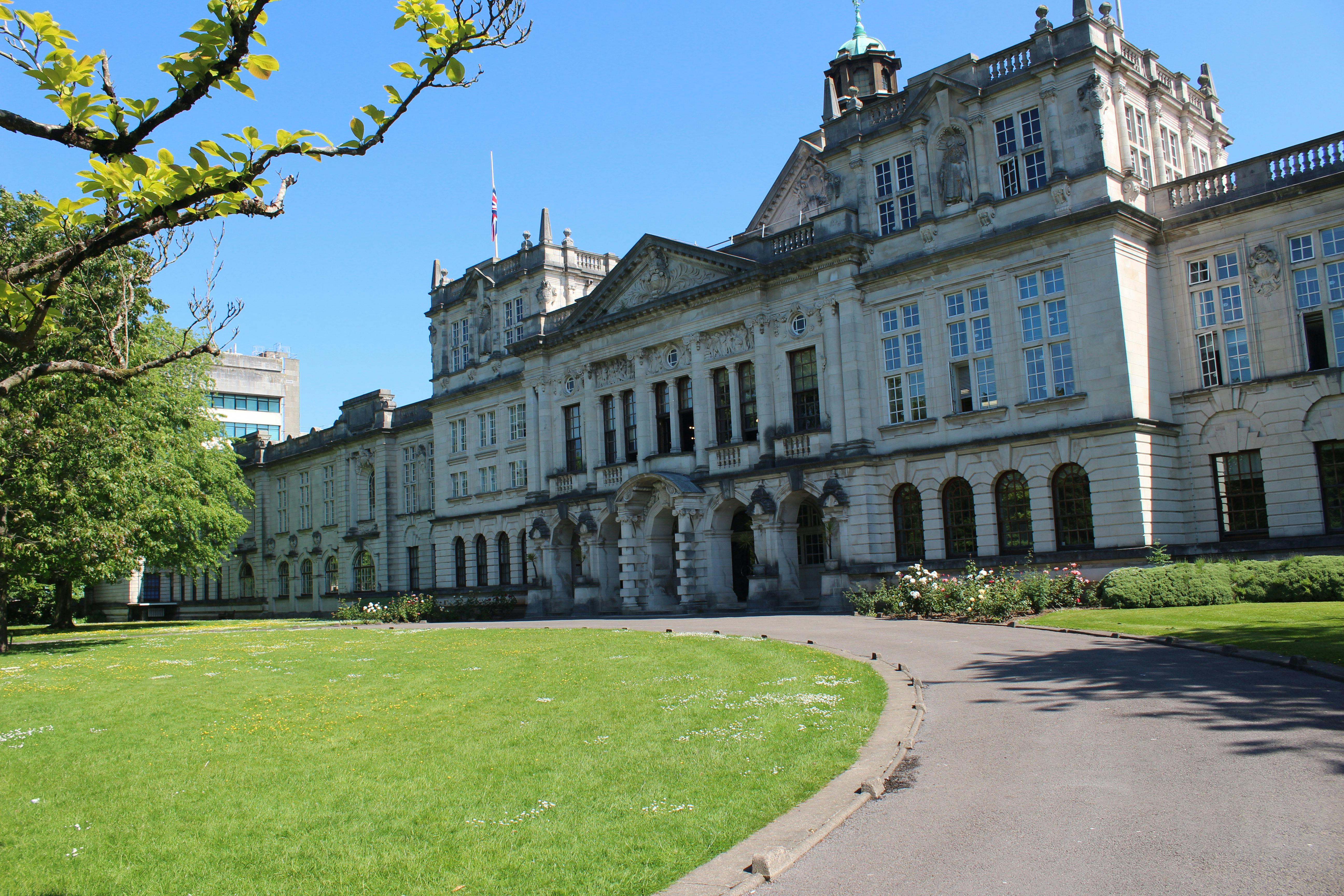 Private Tagestour durch Cardiff mit dem St. Fagans Museum, dem Cardiff Castle und der Cardiff Bay