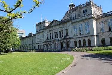 Visite privée d’une journée de Cardiff avec le musée St Fagans, le château de Cardiff et la baie de Cardiff