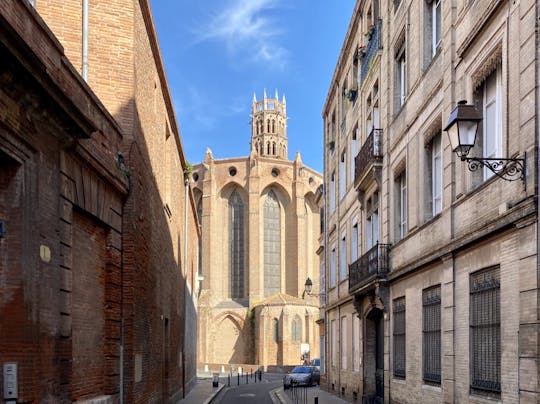 Jogo de exploração e passeio pela cidade velha de Toulouse