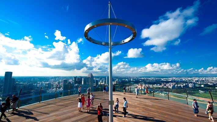 Ingresso de entrada para o deck de observação do Marina Bay Sands Skypark