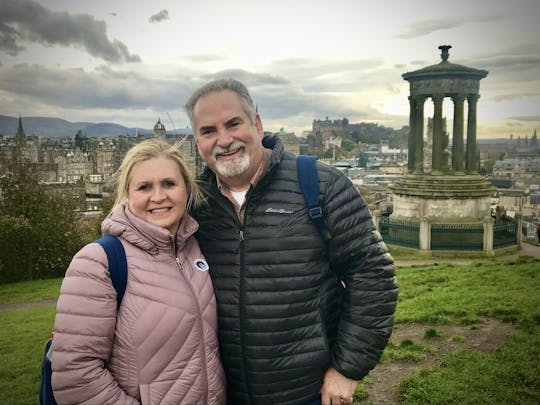 Castillo de Edimburgo hasta Arthur's Seat con un local: recorrido a pie 100% personalizado y privado