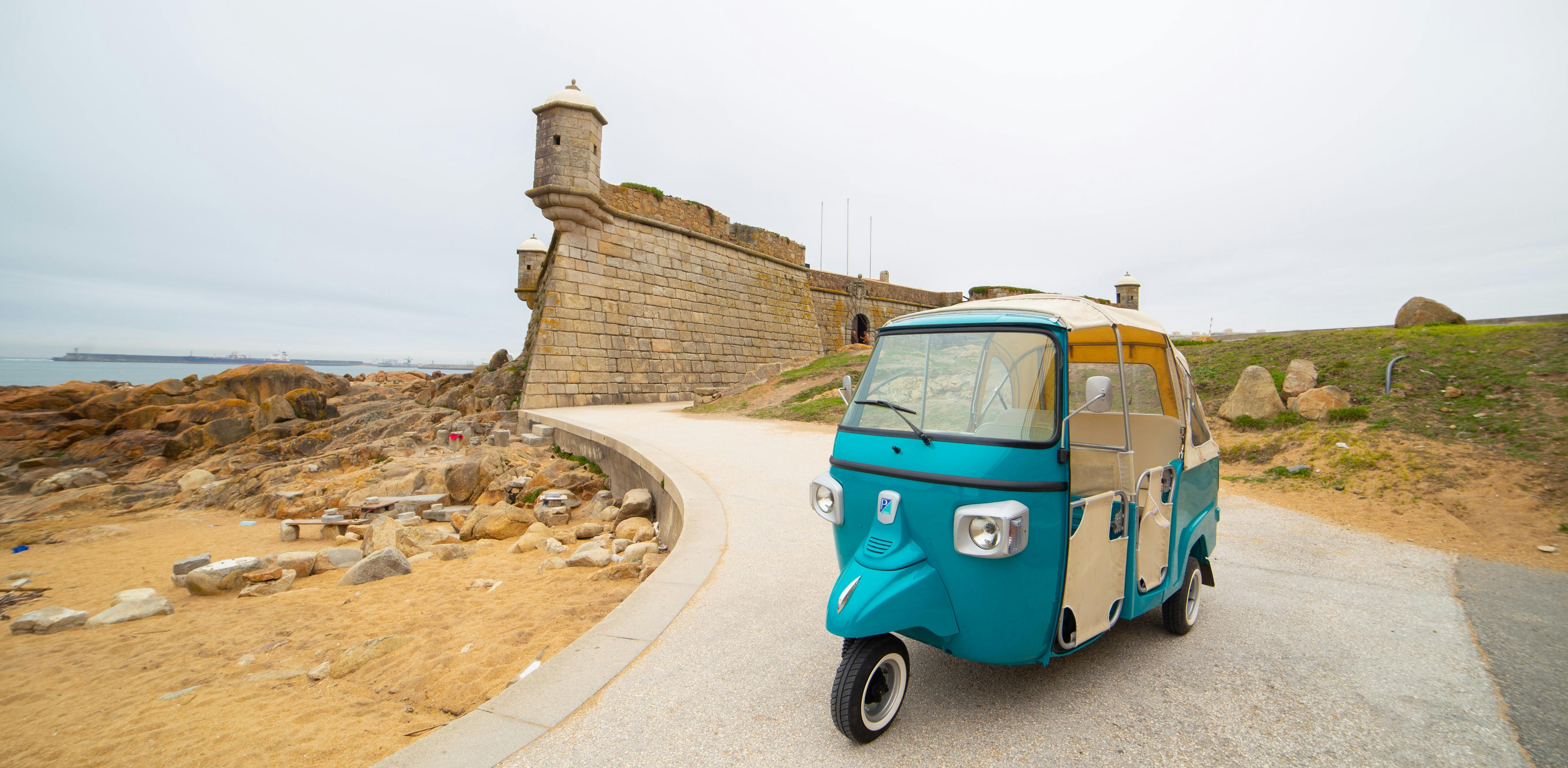 Excursión por la costa de Oporto y tour privado en tuk-tuk al centro histórico