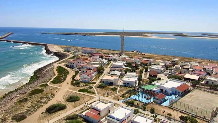 Dolphin watching and tour of 2 islands in Ria Formosa