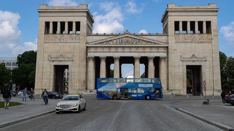24-hour grand hop-on hop-off bus tour of Munich