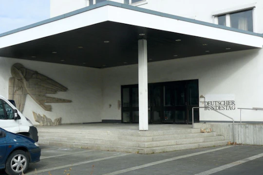 Guided tour on the traces of the Bonn Republic