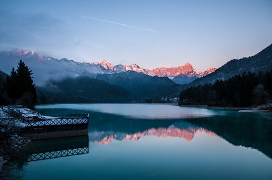 Passeio de bicicleta por Valcellina entre as regiões de Veneto e Friuli