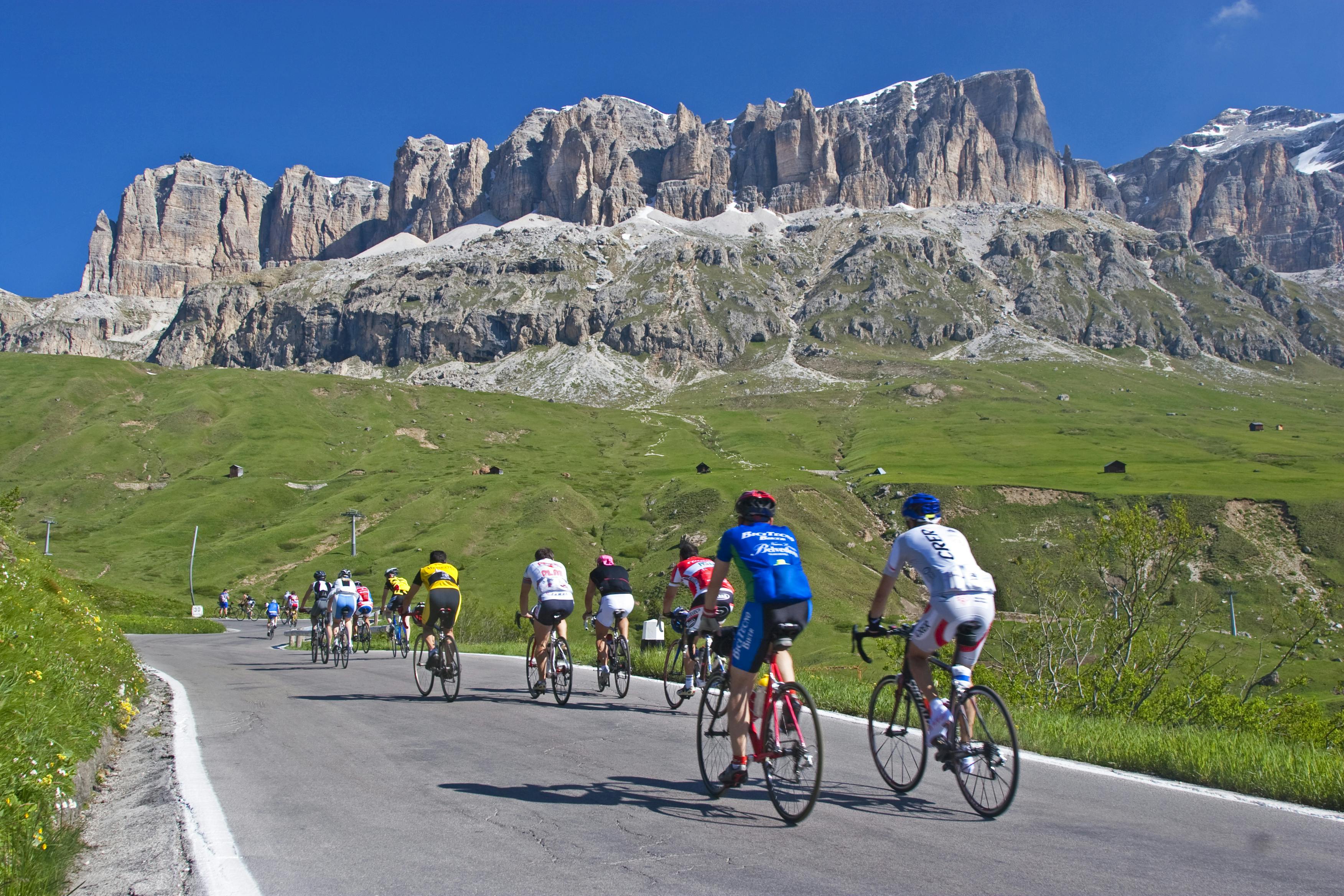 Tour à vélo des quatre cols des Dolomites