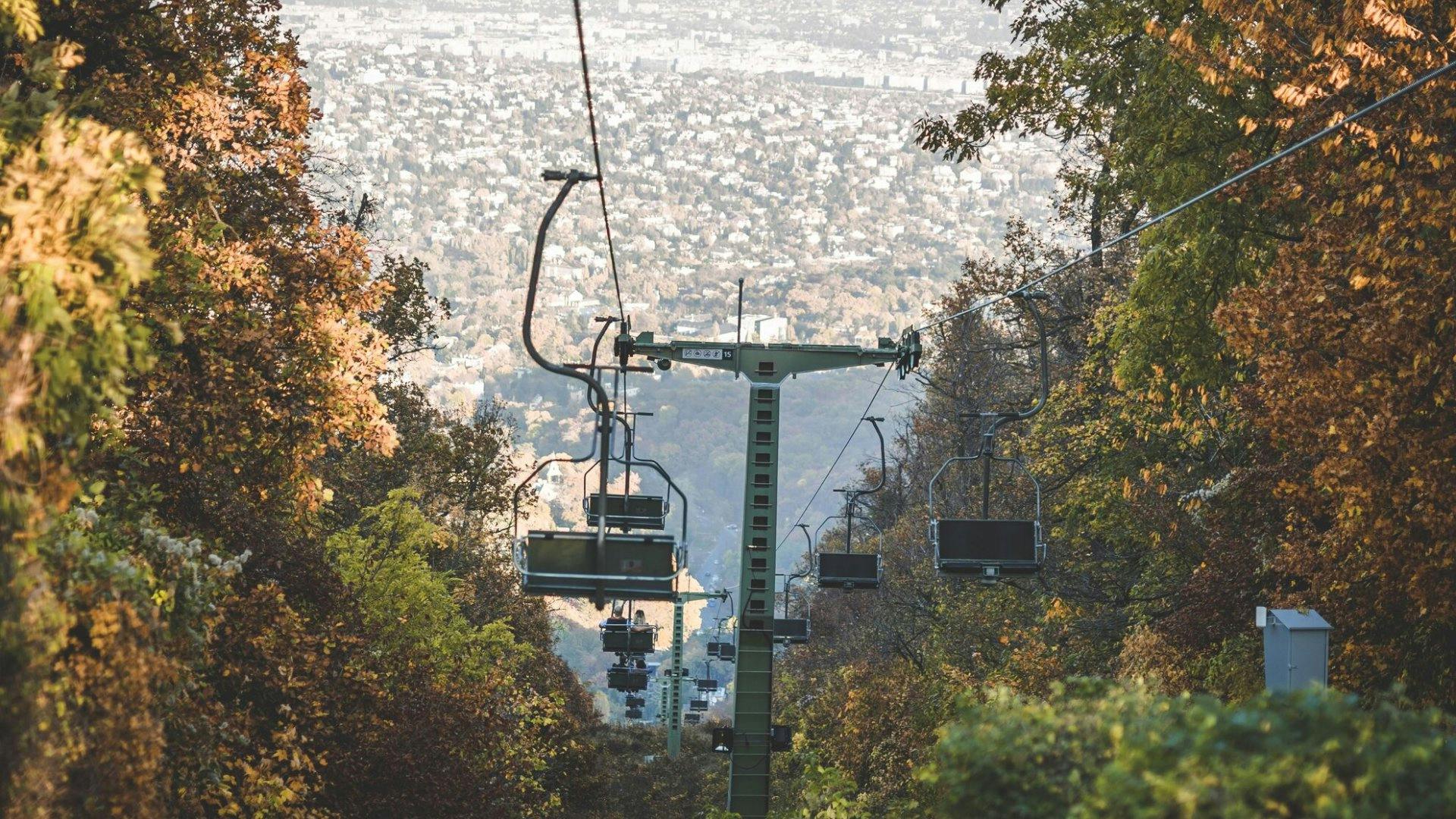 Bezoek aan de Janos-heuveltoren met de stoeltjeslift in Boedapest