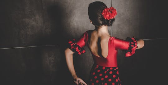 Таблао фламенко оживленного города Торрес урок и жить шоу с тапас