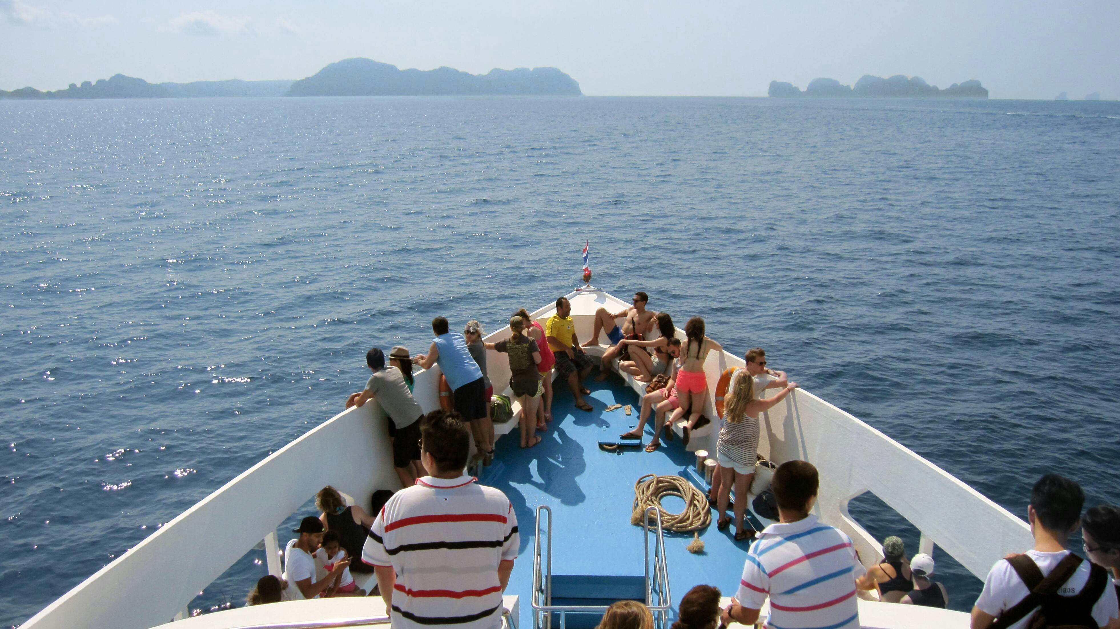 Enkeltje ferry van Phuket naar Phi Phi Don