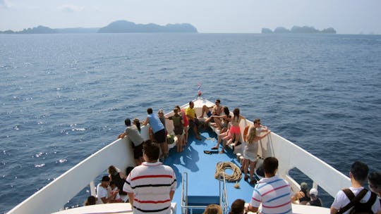 Enkeltje ferry van Phuket naar Phi Phi Don
