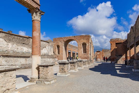 Tour di Napoli in scooter elettrico e visita guidata degli scavi di Pompei
