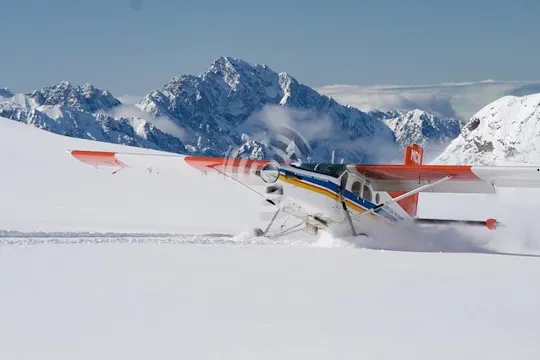Glacier highlights ski plane scenic flight