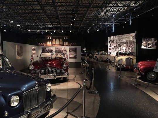 Entrada al Museo Real del Automóvil con traslado.