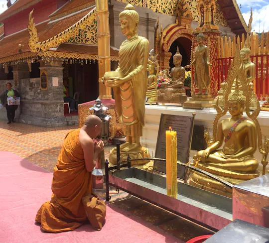 Temple de Doi Suthep et village de Meo Doi Pui