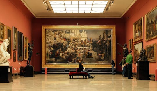 Visita guidata privata della città vecchia di 2 ore con biglietti salta fila per il Museo Nazionale