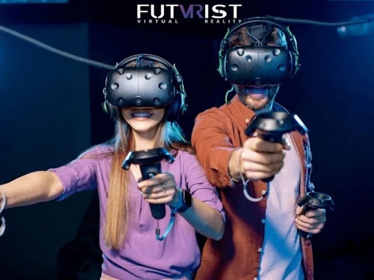 30-minute free roam arena virtual reality game session
