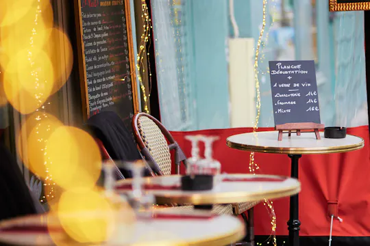 Food and wine tour in Montmartre