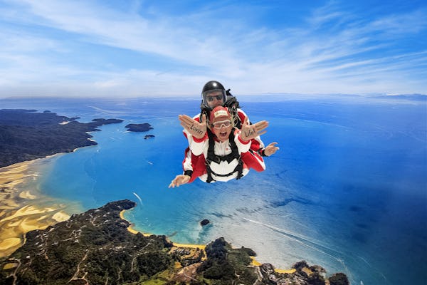 Saut en parachute en tandem de 13 000 pieds au-dessus d'Abel Tasman