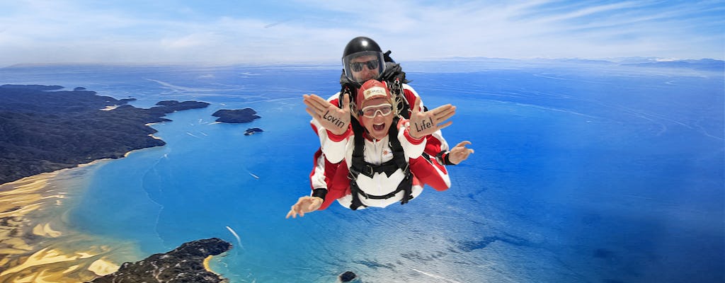 Saut en parachute en tandem de 13 000 pieds au-dessus d'Abel Tasman