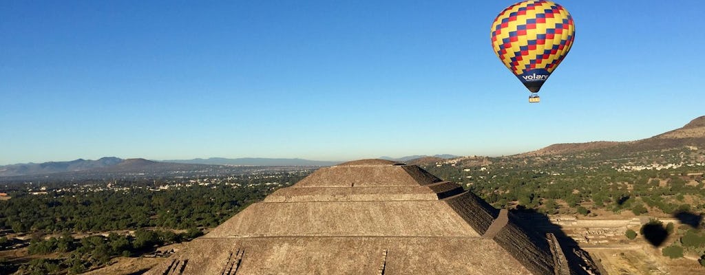 Viagem tradicional de balão de ar quente em Teotihuacán com transporte opcional de ida e volta