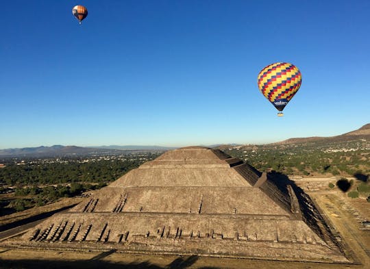 Excursion traditionnelle en montgolfière à Teotihuacán avec transport aller-retour en option
