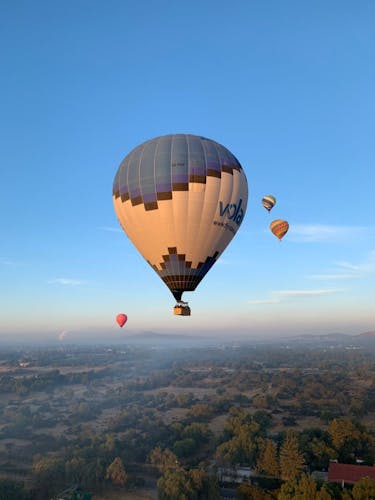 Traditional hot air balloon trip in Teotihuacán with optional round trip transportation