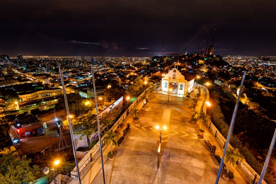 Guayaquil-avondtour met drankjes in de Rayuela-bar
