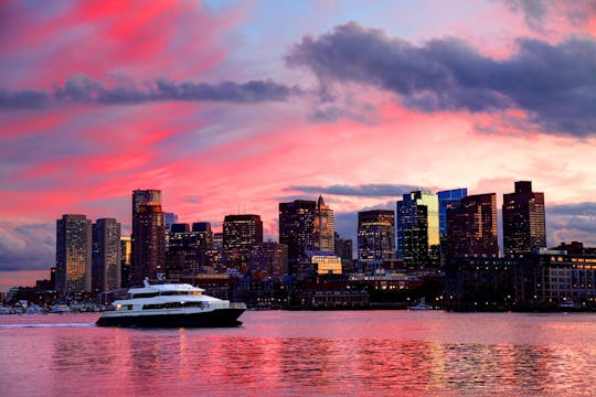 Crucero clásico al atardecer por el puerto de Boston
