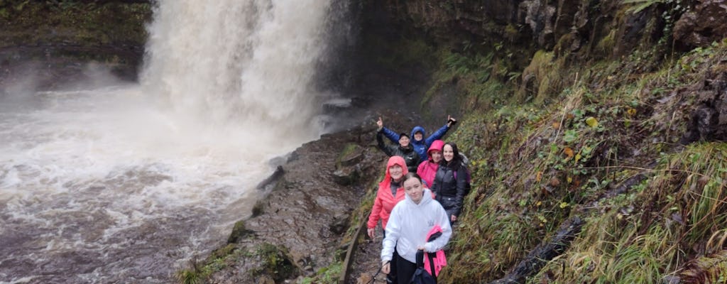 Passeggiata alla cascata di Brecon Beacons con guida