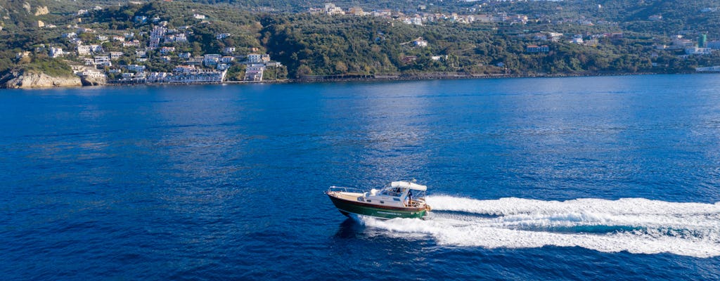 Passeio de barco de Sorrento para explorar as maravilhas de Capri