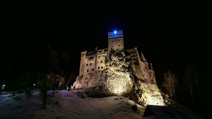 Visite privée du château de Dracula de nuit et dîner traditionnel roumain
