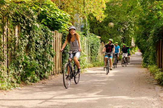Young family bike rental package in Montreal