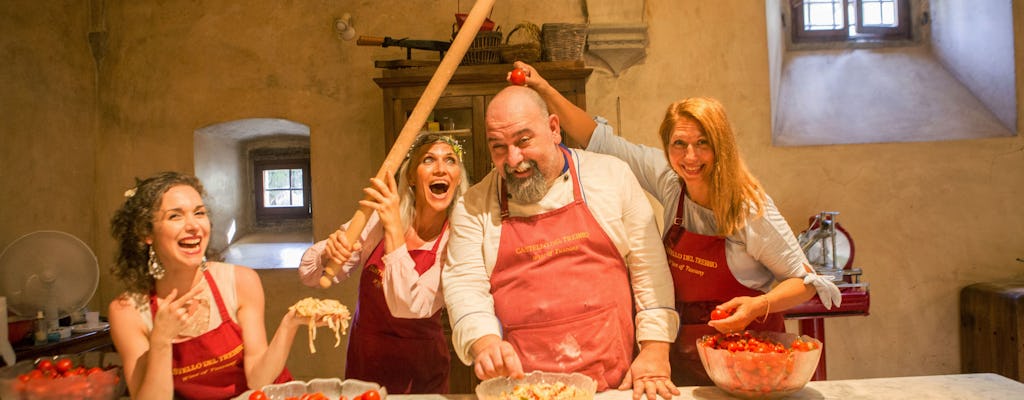 Visite de vignobles avec cours de cuisine et dégustation de vins au Castello del Trebbio