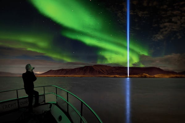 Northern lights luxury cruise with dinner in Reykjavik