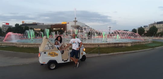 Bucareste passeio turístico em um tuk-tuk