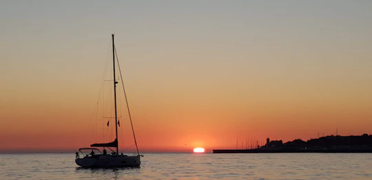 Cascais private sunset cruise with a welcome drink