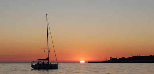 Cascais private sunset cruise with a welcome drink