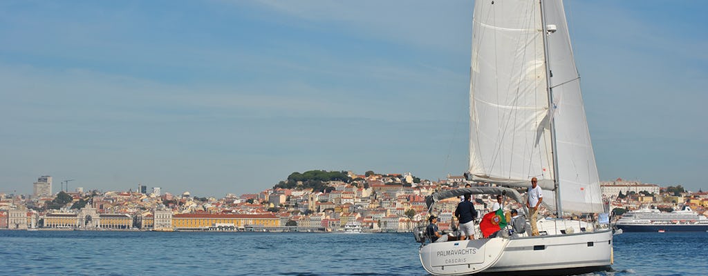 Cruzeiro em veleiro pelo centro histórico de Lisboa com bebida de boas-vindas