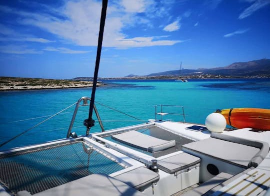 Cruzeiro catamarã semiprivativo de dia inteiro em Paros, Antiparos e Despotiko