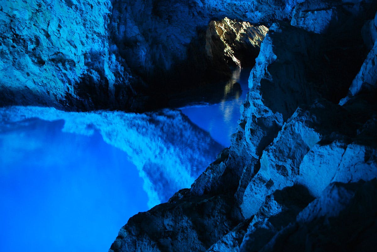 Visite guidée en bateau de la Grotte Bleue et des 5 îles depuis Split