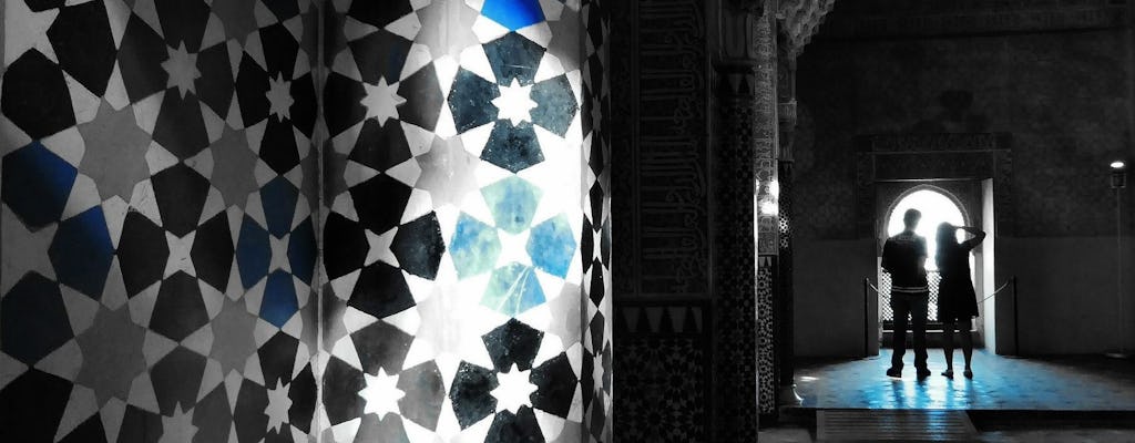 Tour privato dei segreti dell'Alhambra con accesso salta fila