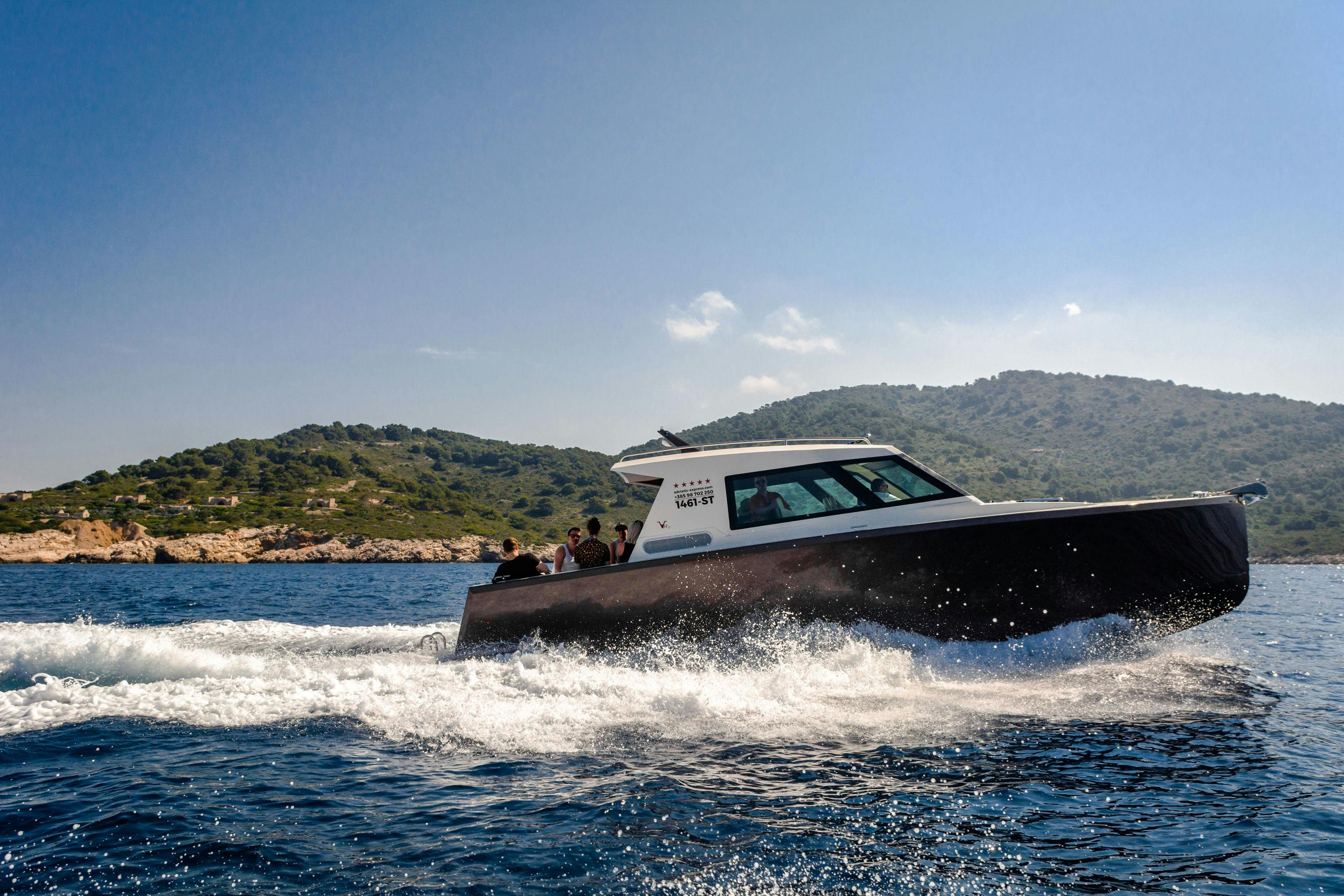 Tour zur Blauen Grotte und zu den Inseln ab Split mit einem Luxusboot